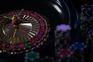 Fishing Games interface showing animated fish grid and cannon aiming mechanism